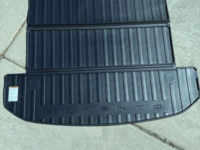 Kia Sorento All-Weather Rubber Trunk Liner/Cargo Mat - Black, brand new