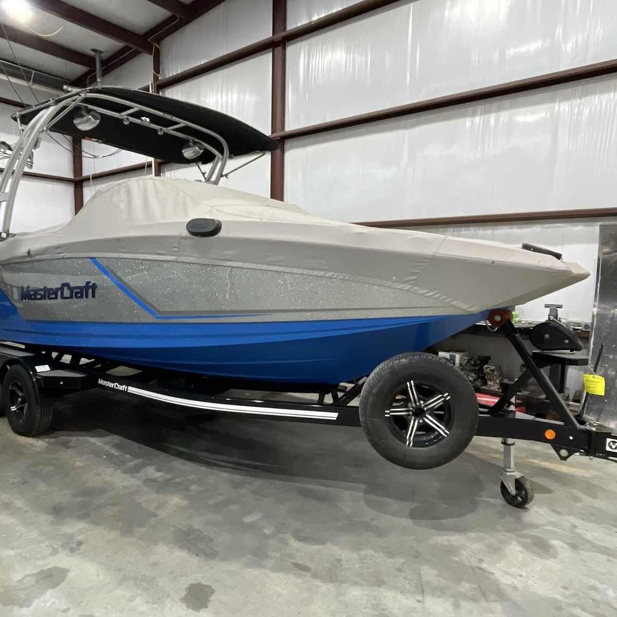 2016 MasterCraft NXT22 Ski and Wakeboard Boat with Matching Trailer - 207 Engine Hours