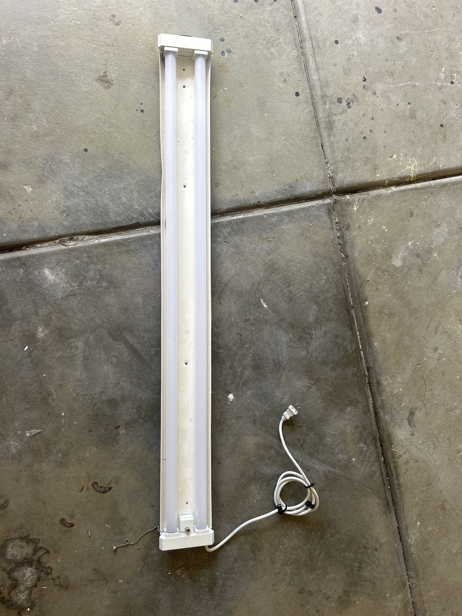 White Fluorescent Light Fixture with Pull Chain - Used Condition, Corded Electric