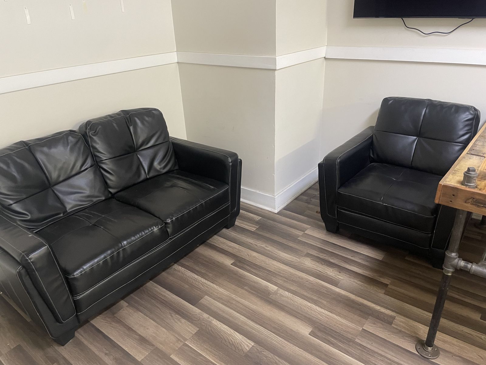 Loveset and chair