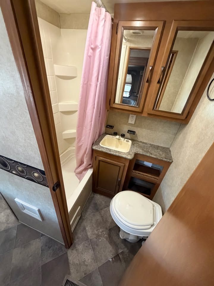 Main image 10