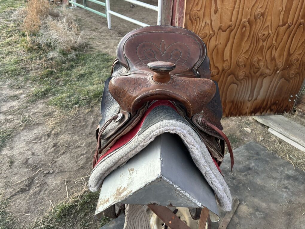 16.5” western saddle