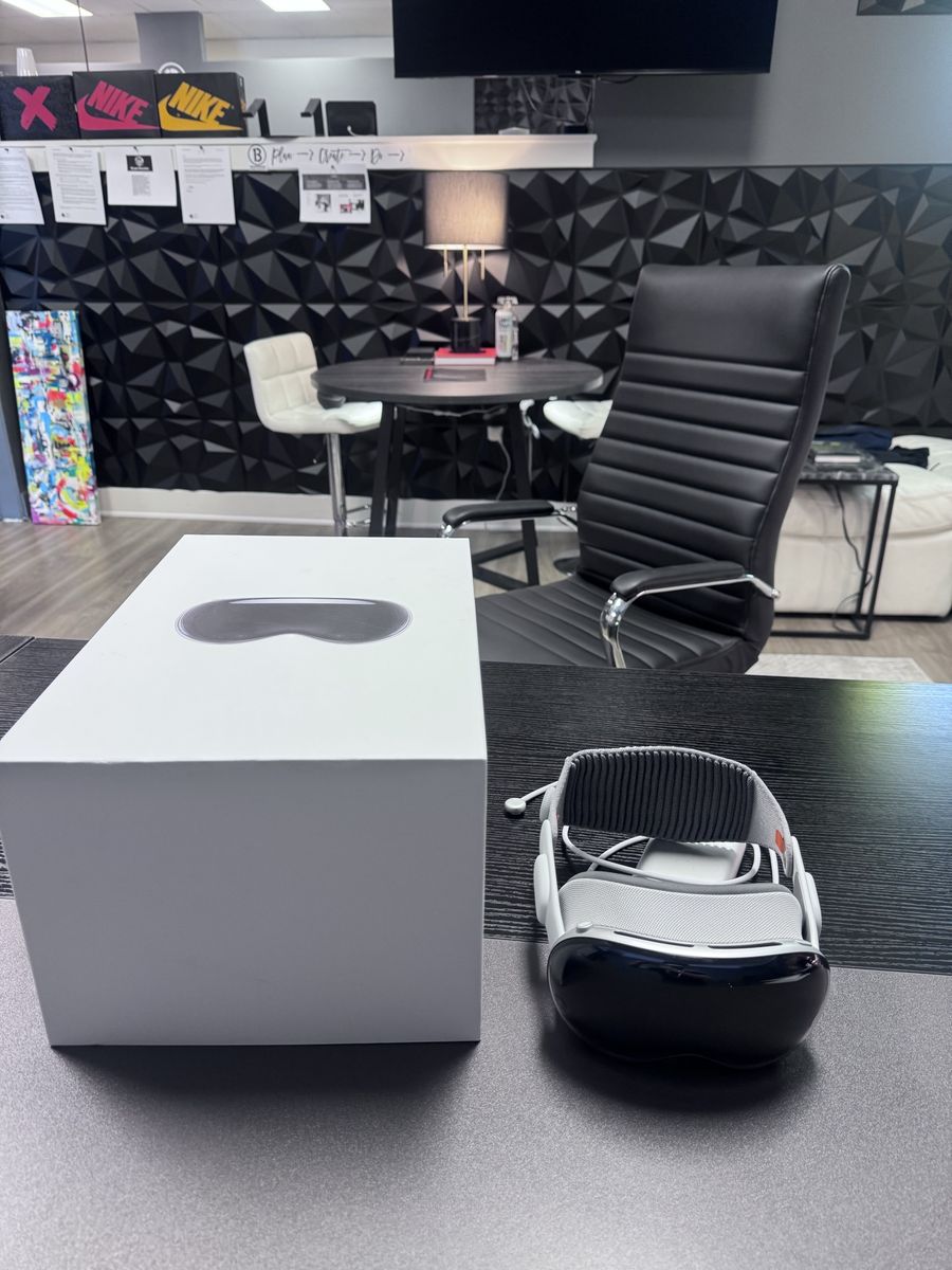 Must sell ASAP - Apple Vision Pro
