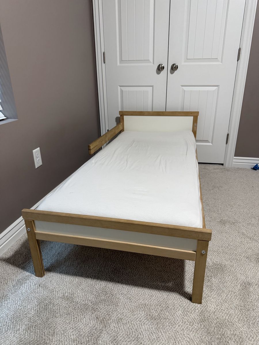 Toddler bed