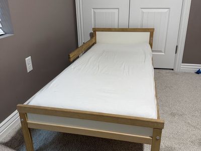 Toddler bed