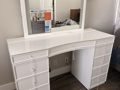White Vanity Desk w/ Lighted Mirror & USB-C Charging Port - 9 Drawers, Tempered Glass Top