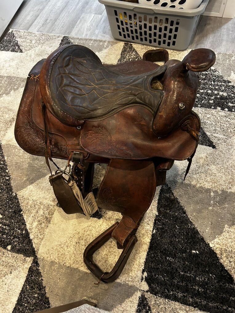 Western Saddle – 15.5 Seat