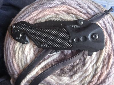 Folding Pocket Knife with Seatbelt Cutter and Glass Breaker
