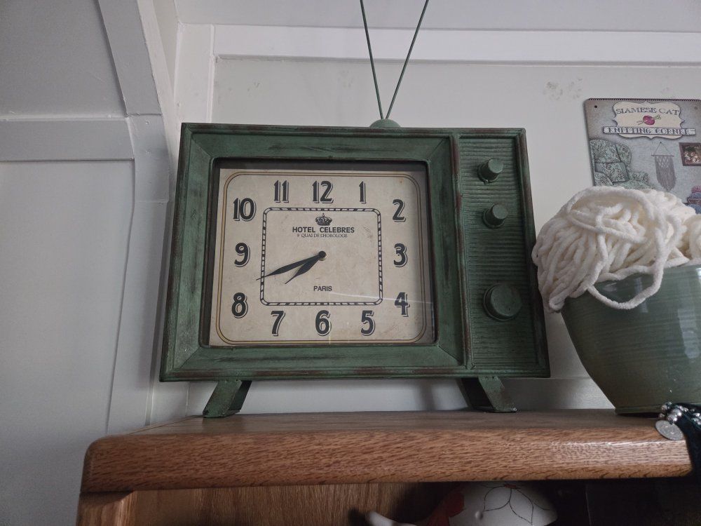 Vintage Style TV Clock - Hotel Celebres Paris Quartz Timepiece, Green Distressed Finish, Antenna