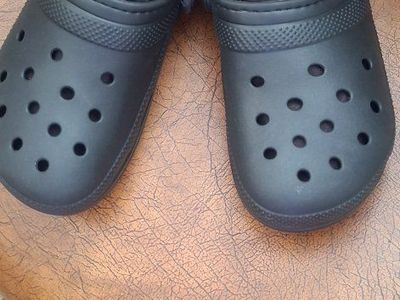 Crocs Black Lined Clogs Shoes Men's Size 9 M / Women's Size 8