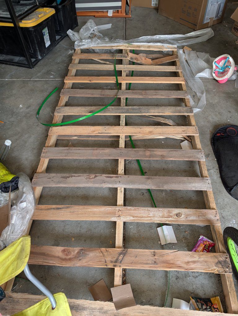 FREE long Wooden Shipping Pallets - Scrap Wood / DIY Craft Lumber