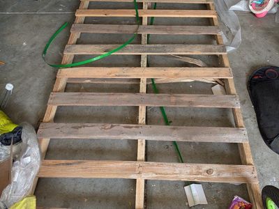 FREE long Wooden Shipping Pallets - Scrap Wood / DIY Craft Lumber