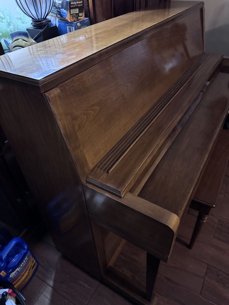 Main image 6