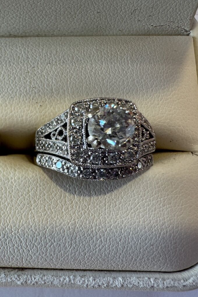 Ladies Diamond Engagement/Wedding Ring
