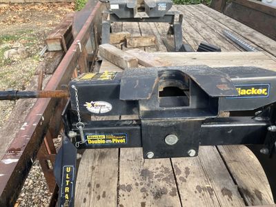 Fifth Wheel Reciever Hitches