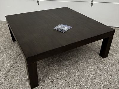 4’x4’x18.5” table on casters