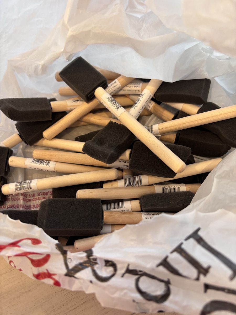 Bag of foam crafting paint brushes