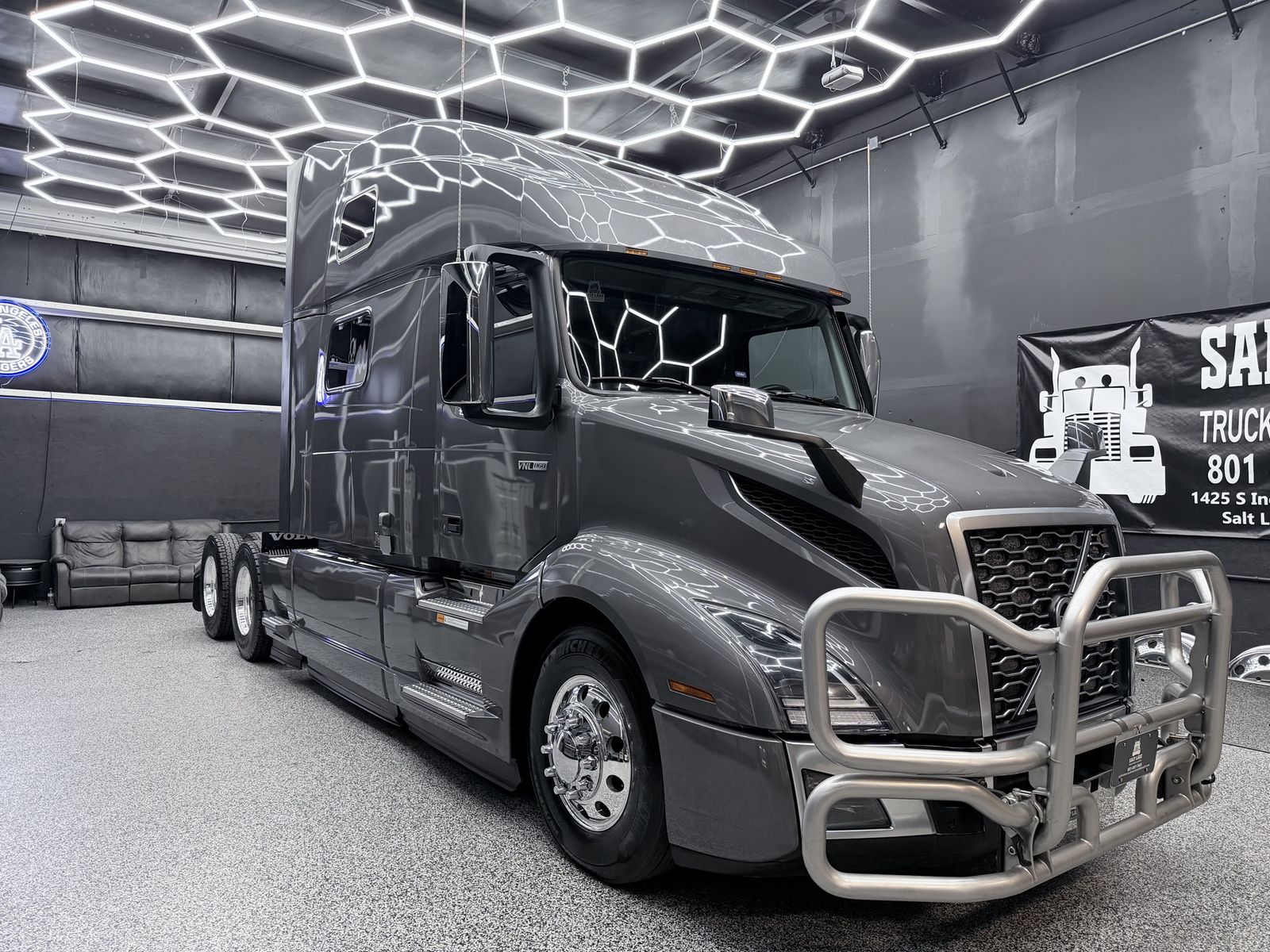 2024 Volvo VNL64T 860