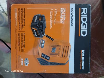 Ridgid Max output 18 volt starter kit battery and charger New Inbox!!