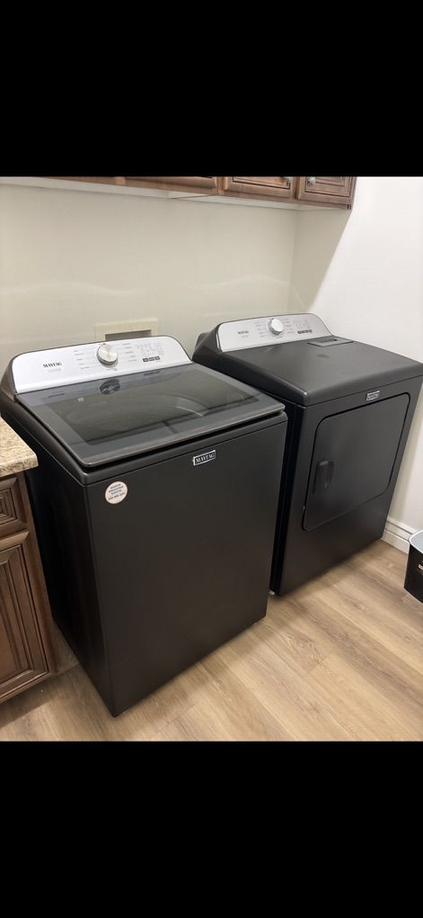 Maytag Laundry Set