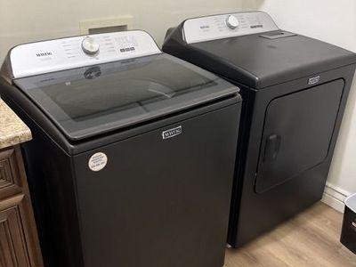 Maytag Laundry Set