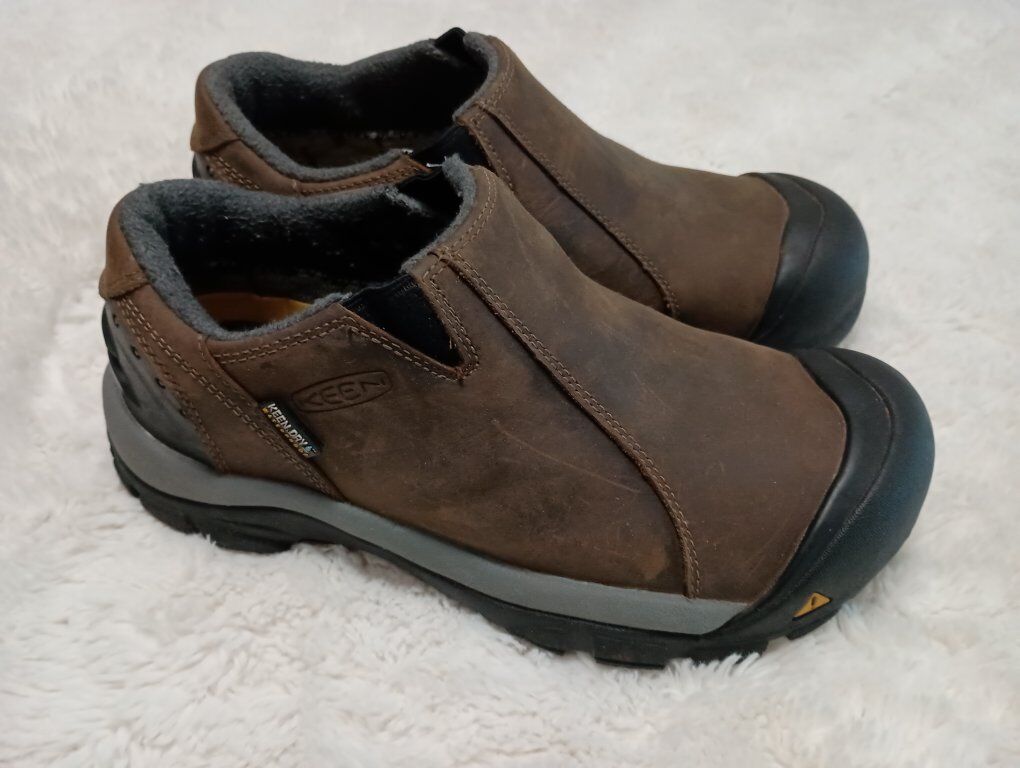 Boys size 7 keen slip-on Sunday shoes