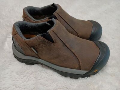 Boys size 7 keen slip-on Sunday shoes