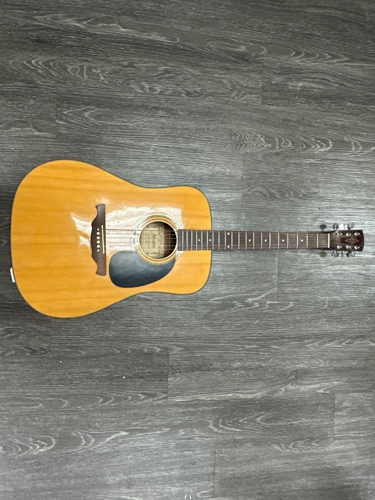 Alvarez Rd8 GUITAR