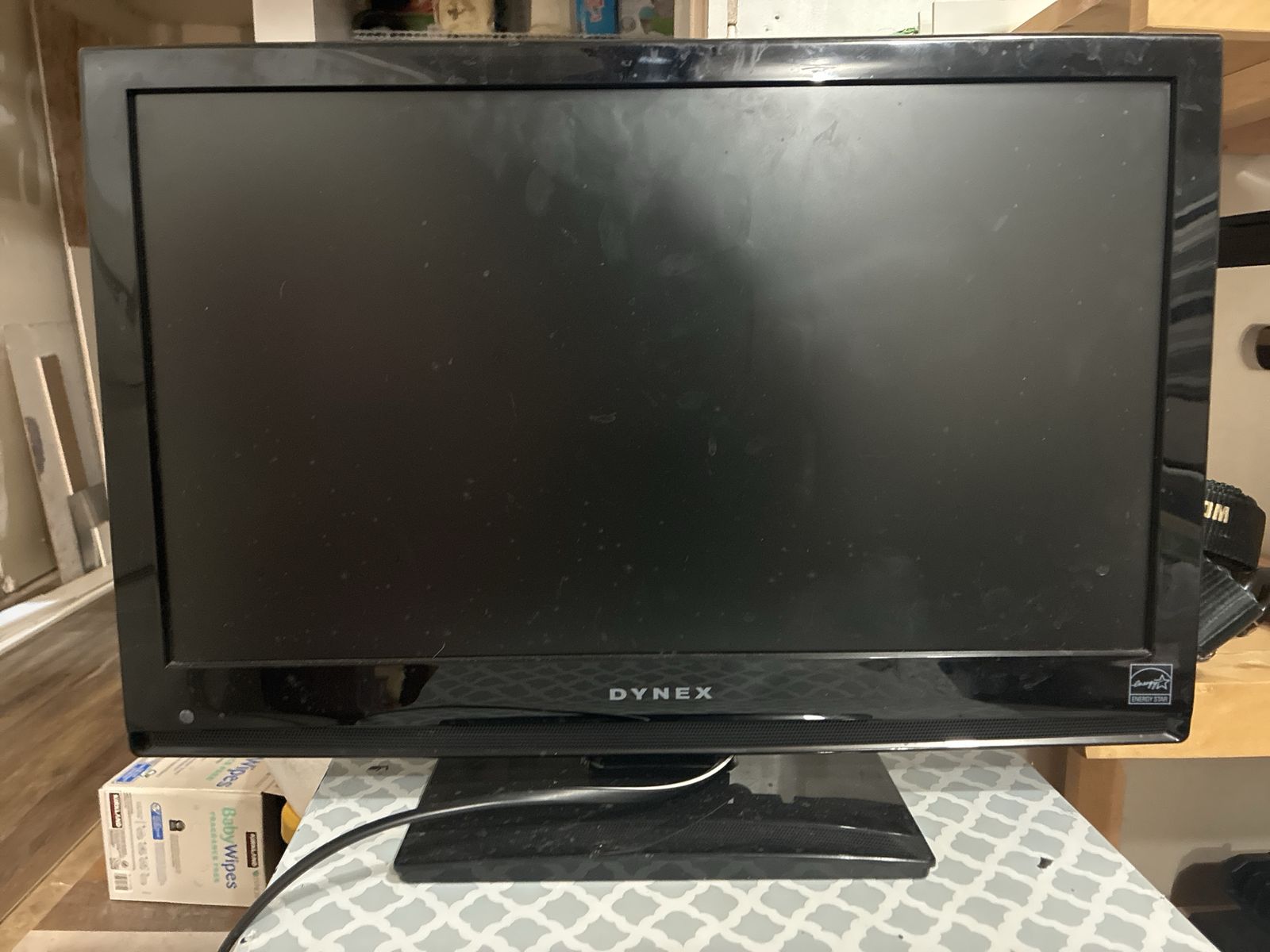 Dynex DX-L22-10A 22-Inch LCD TV - Used