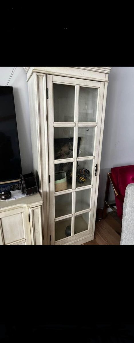 Entertainment center