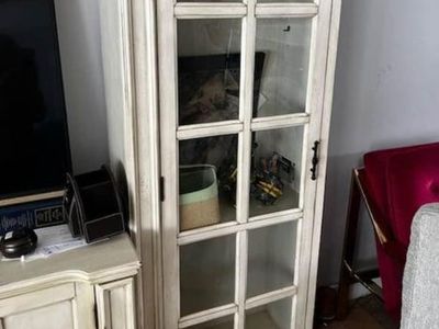 Entertainment center