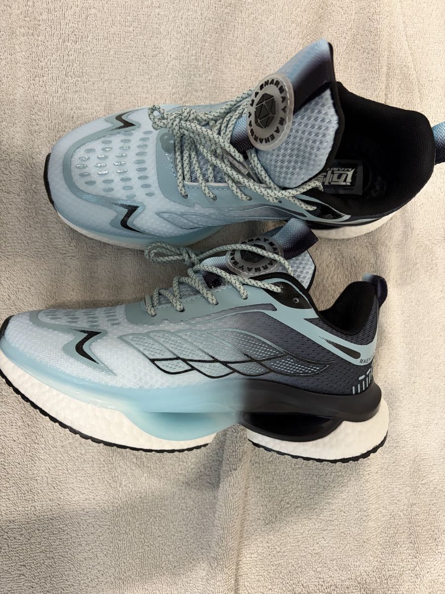 Maeharmax Max Light Blue & Black Women's Walking Shoes - Size 36 (US 7)
