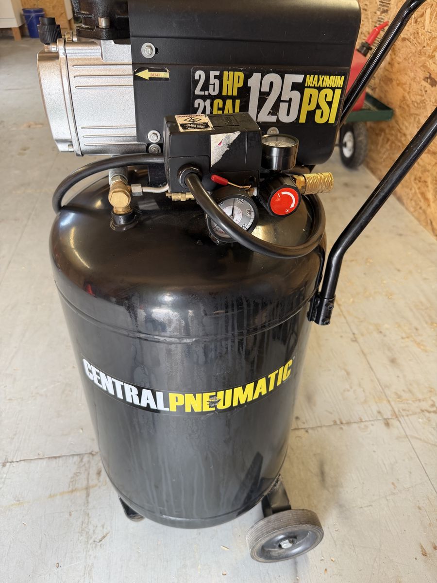Central Pneumatic 2.5 HP 21 Gal Air Compressor