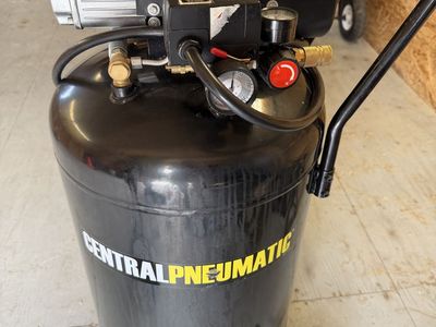 Central Pneumatic 2.5 HP 21 Gal Air Compressor