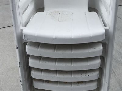 Set of 6 Plastic Outdoor Chairs