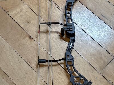 NEW Martin Champion Hunter 33 SD – Bow + Extras