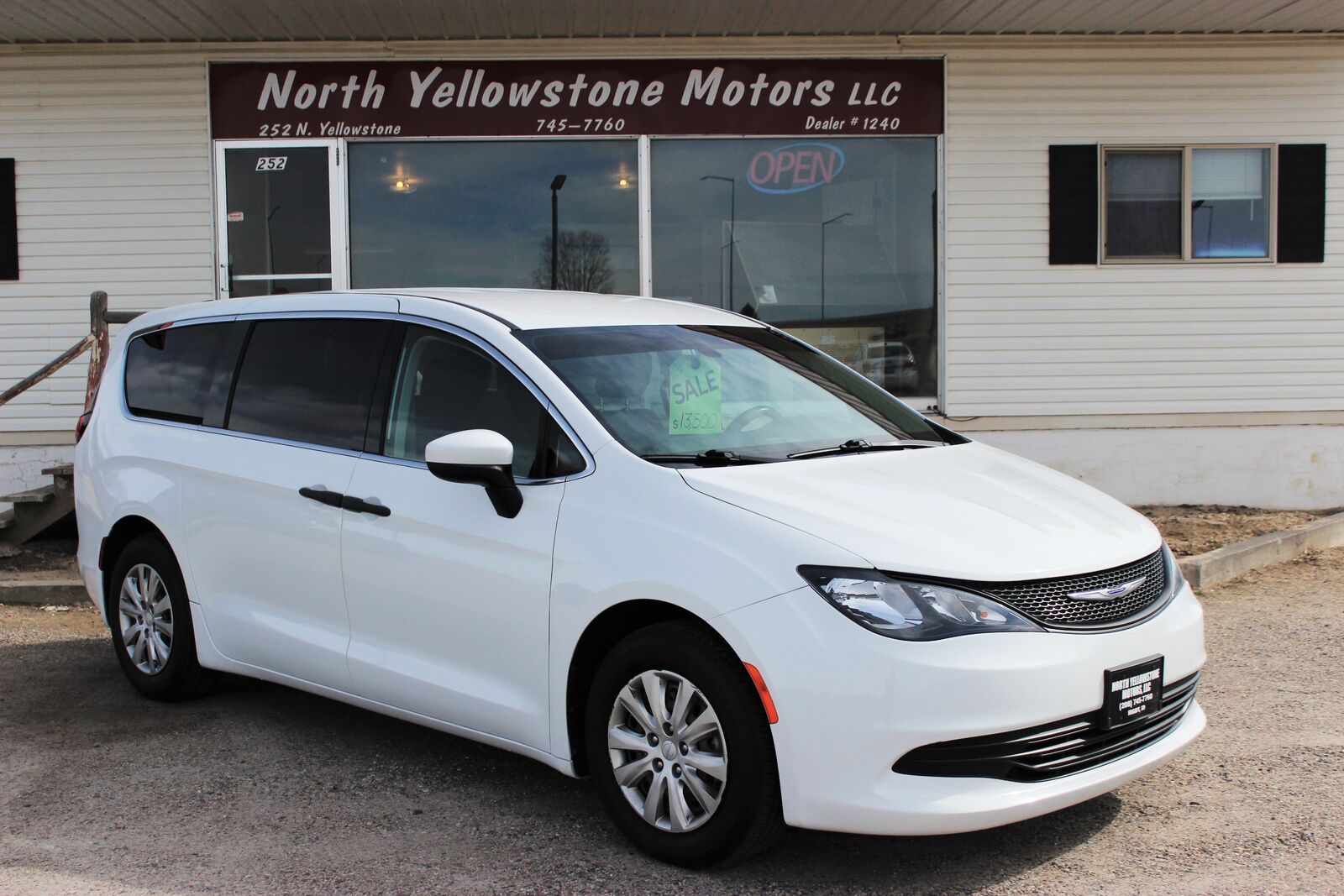 2020 CHRYSLER VOYAGER L