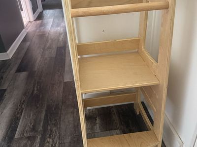 Kids kitchen stool/tower