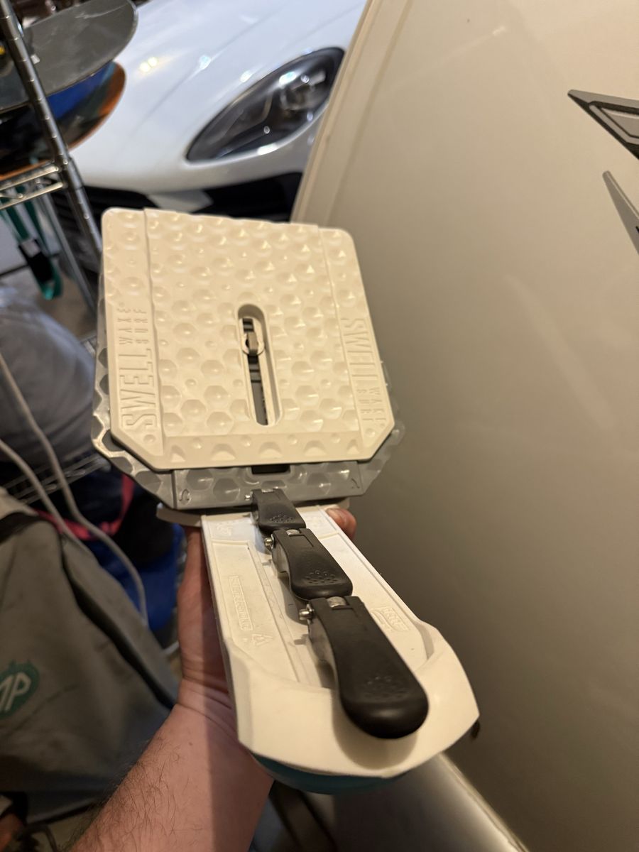 Swell wake creator