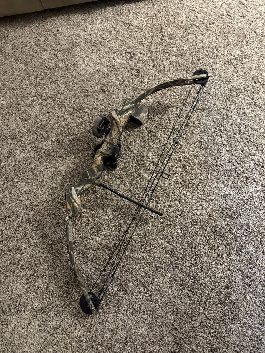 Browning Compound Bow - Camo Hunting Bow with Sight and Quiver