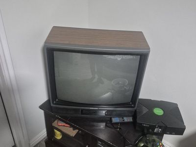 vintage 1990 magavox crt tv 27inch