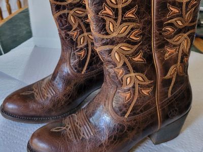 Cowgirl Leather Boots, Desert Holly, Ariat, Size 7
