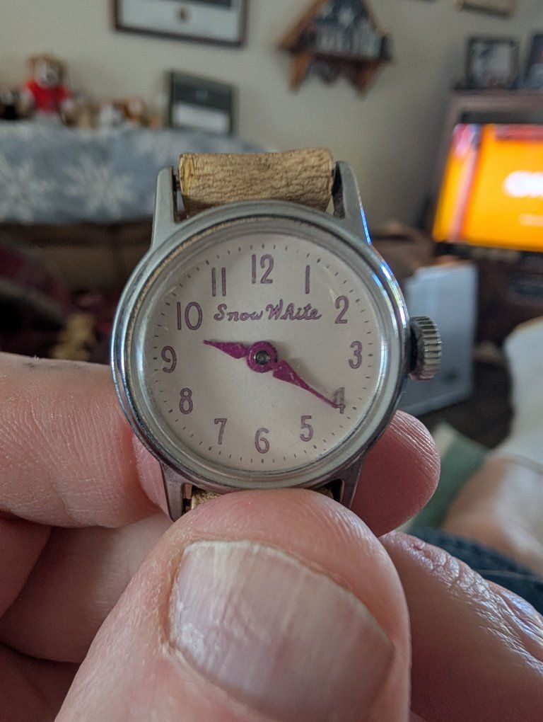 Vintage US Time Disney Snow White Character wind up Wristwatch Leather Strap