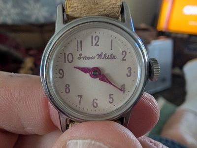 Vintage US Time Disney Snow White Character wind up Wristwatch Leather Strap