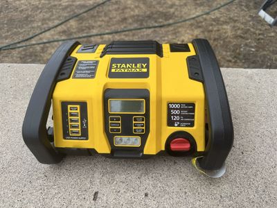 STANLEY FATMAX 1000 Peak Amp Jump Starter w/ Compressor & USB Power Supply