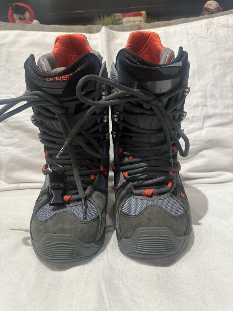 Burton Driver Youth 6.5/Wmns 7.5 Snowboard Boots