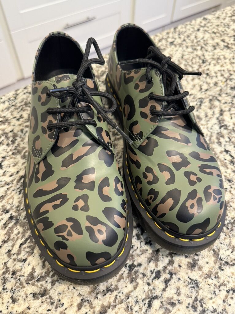 DR DOC MARTENS DISTORTED LEOPARD PRINT Leather Oxford Shoes M 9 W 10 Worn Once