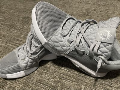 Nike LeBron Witness 8 Basketball Shoes