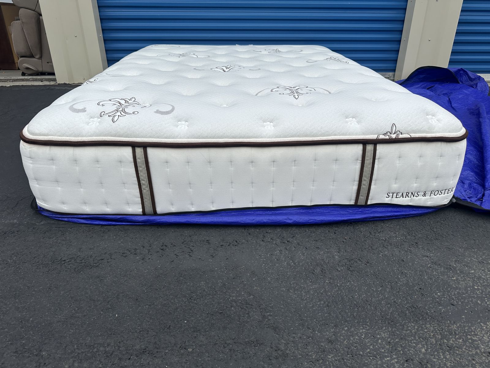Luxury Queen Hardly Used Stearns & Foster Estate Mattress