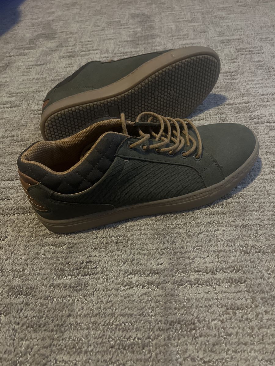 London Underground Men's Green Casual Sneakers with Tan Soles & Laces - Size 9